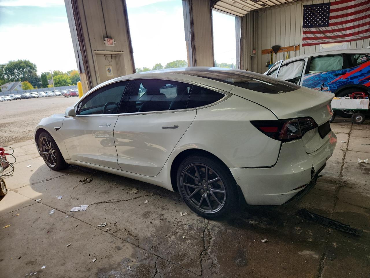 2020 Tesla Model 3 - Фото 2