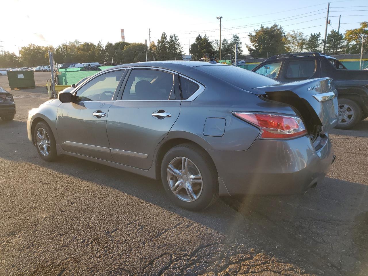 2015 Nissan Altima 2.5 - Фото 2
