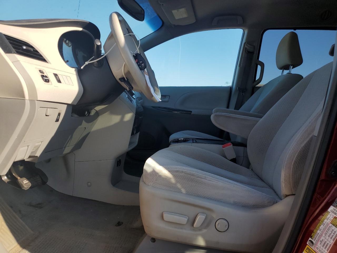 2013 Toyota Sienna Le - Фото 7