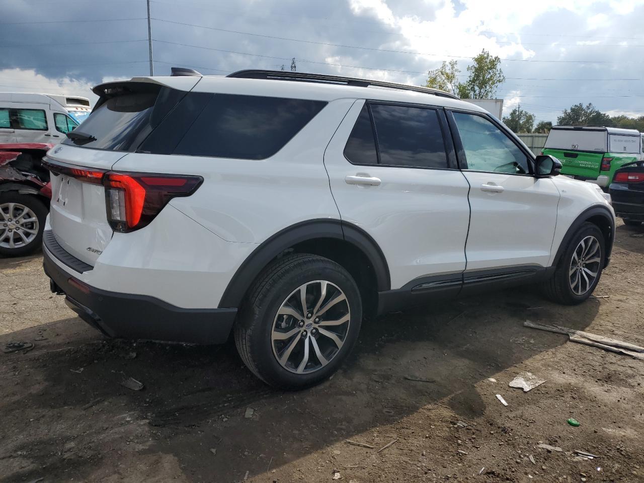 2025 Ford Explorer St-Line - Image 3