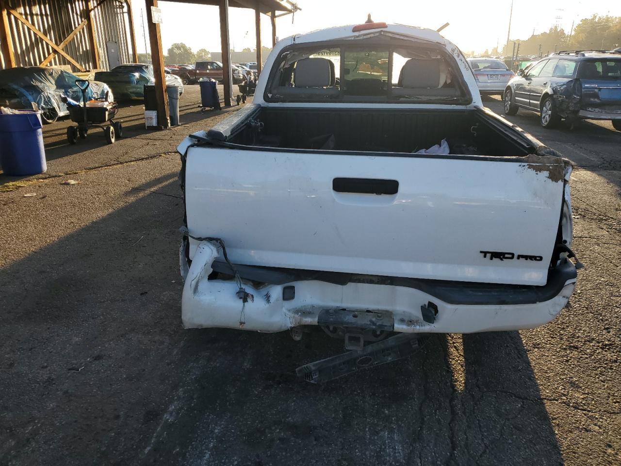 2015 Toyota Tacoma Double Cab - Image 6