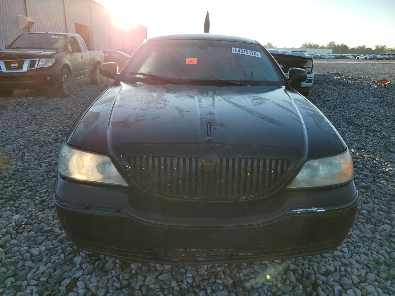 2010 Lincoln Town Car Executive L - Фото 5