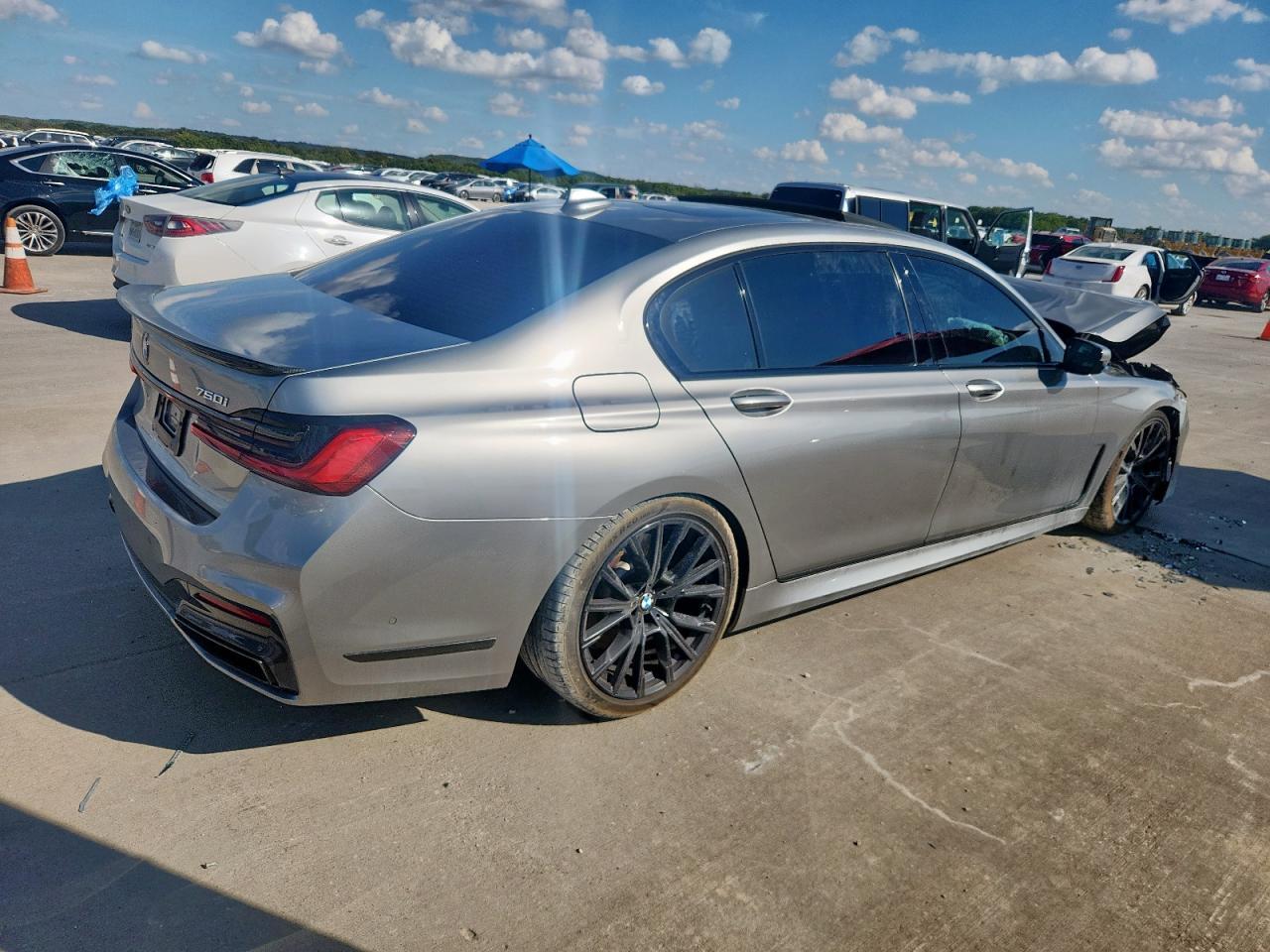 2020 BMW 750 Xi - Image 3