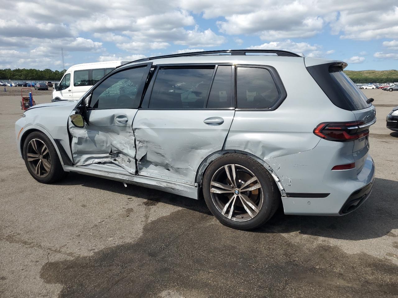2023 BMW X7 xDrive40I - Фото 2