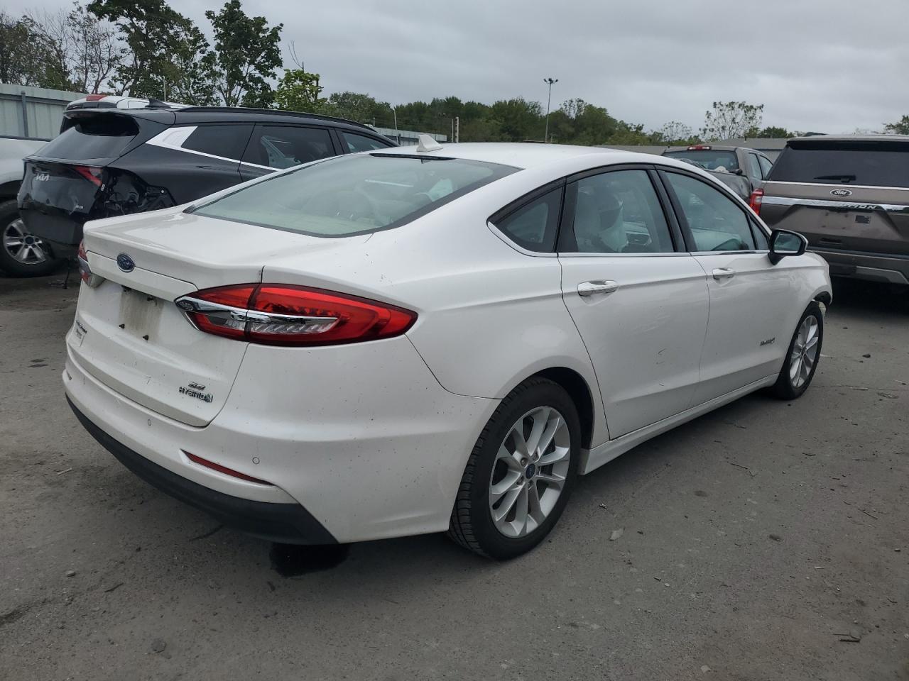 2019 Ford Fusion Se - Image 3