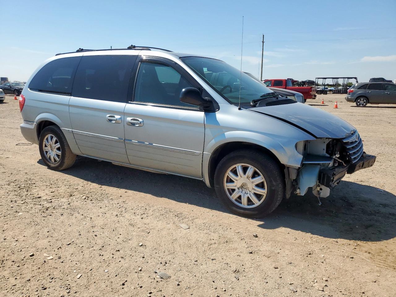 2005 Chrysler Town & Country Touring - Фото 4