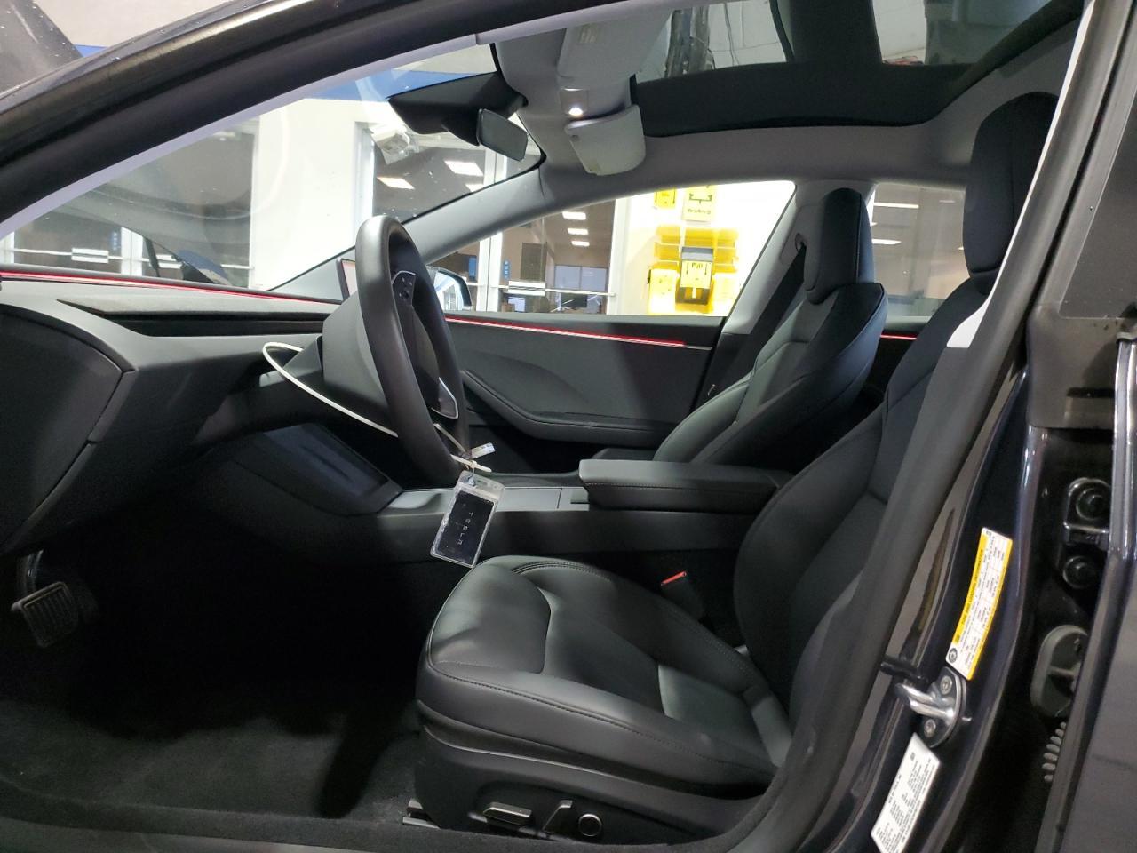 2025 Tesla Model 3 - Фото 7