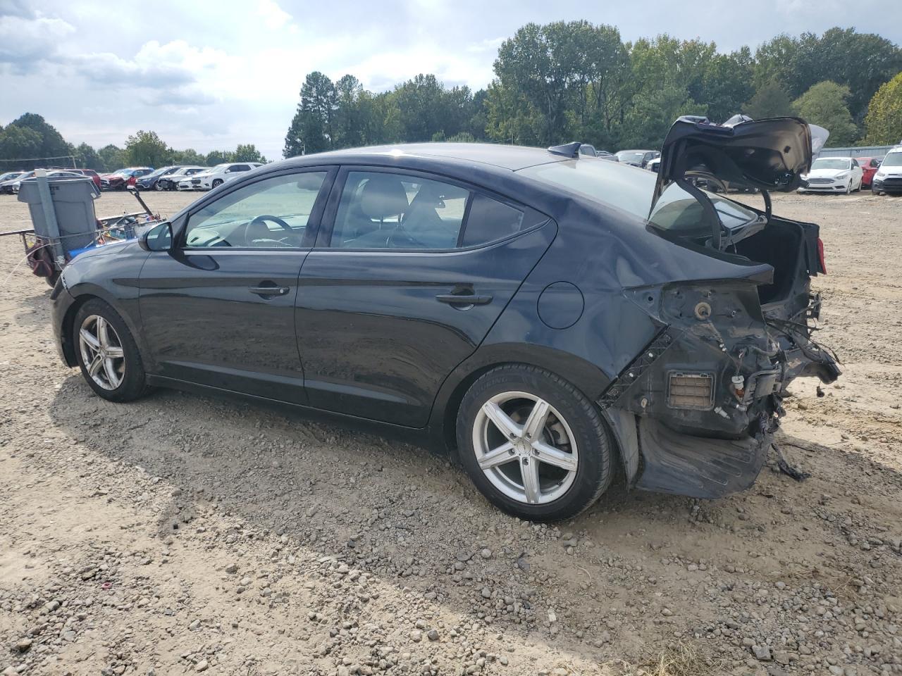 2019 Hyundai Elantra Sel - Image 2
