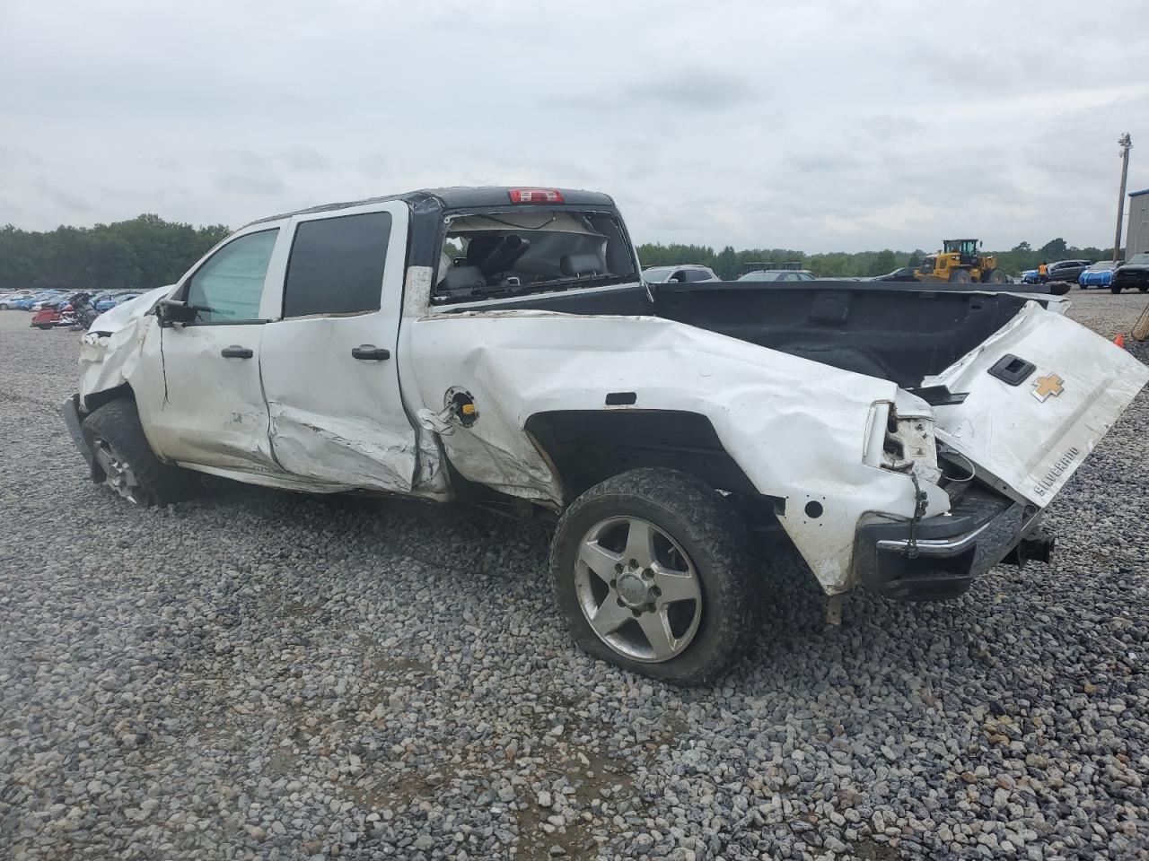2015 Chevrolet Silverado C2500 Heavy Duty - Image 2