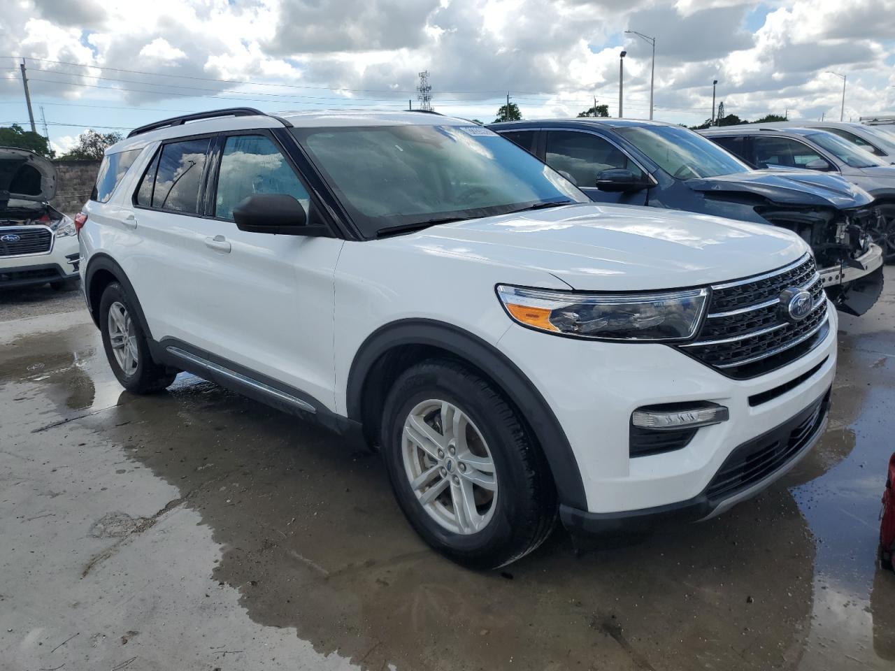 2024 Ford Explorer Xlt - Image 4
