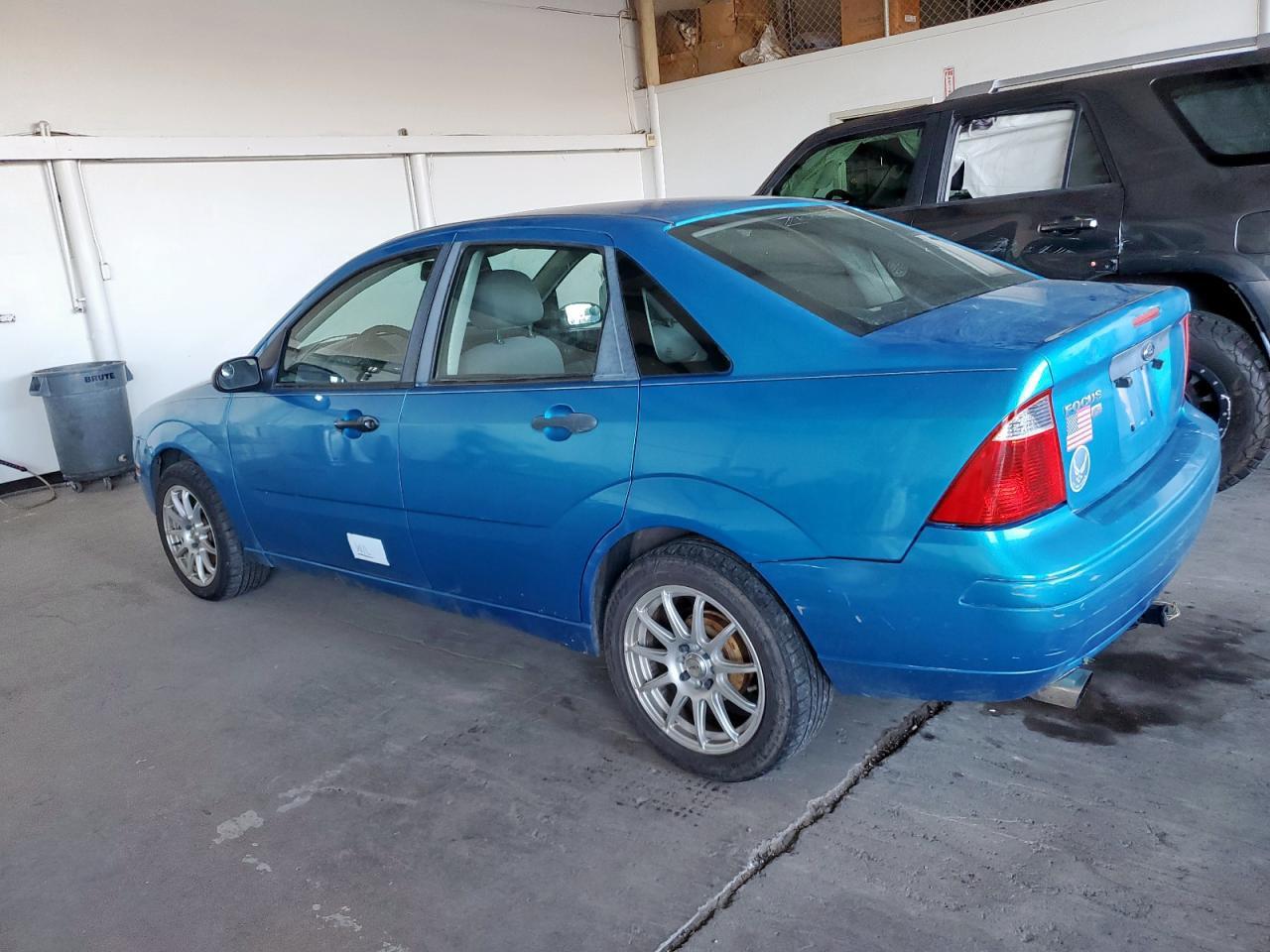 2007 Ford Focus Zx4 - Image 2
