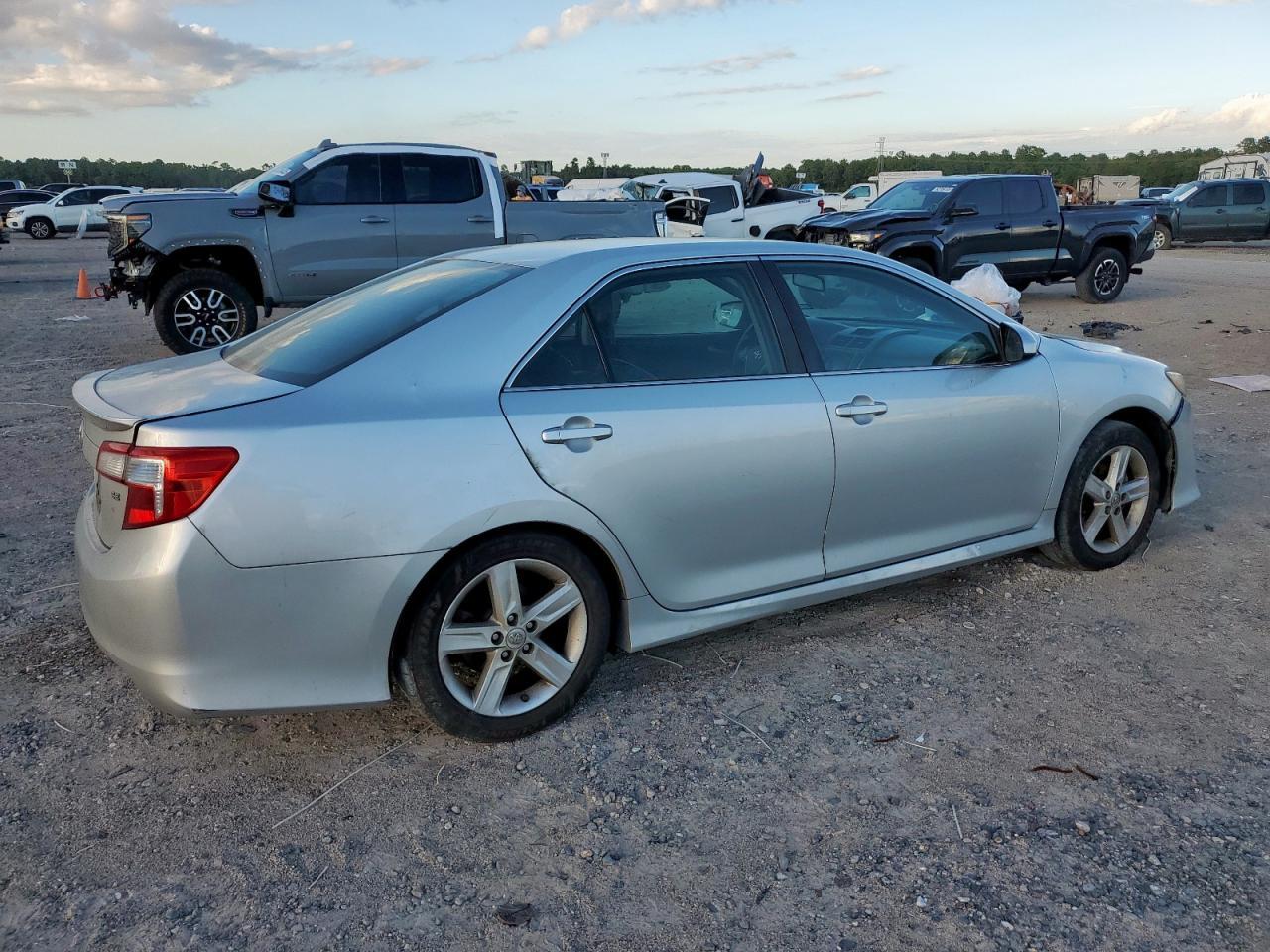 2014 Toyota Camry L - Фото 3