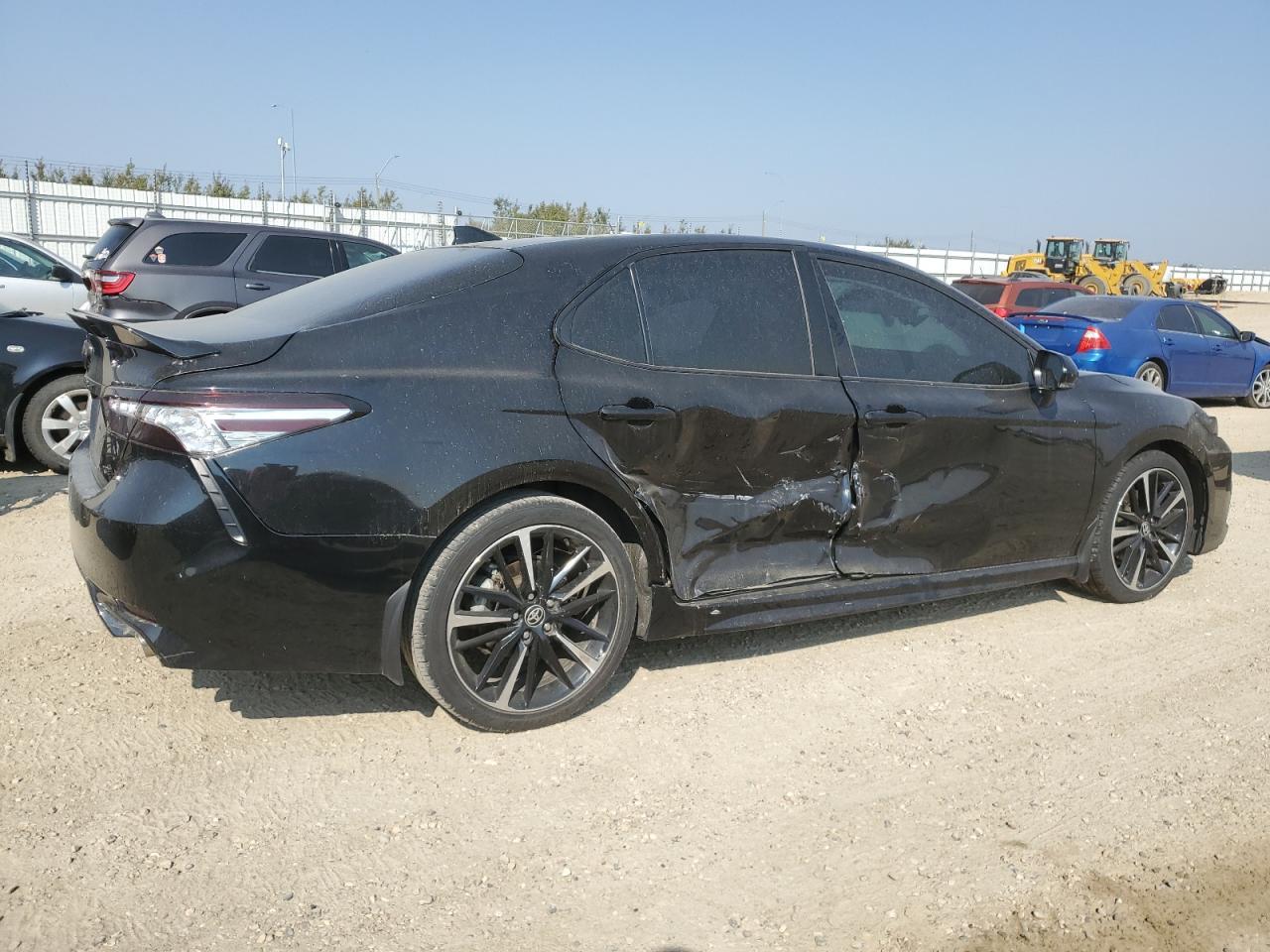 2020 Toyota Camry Xse - Фото 3