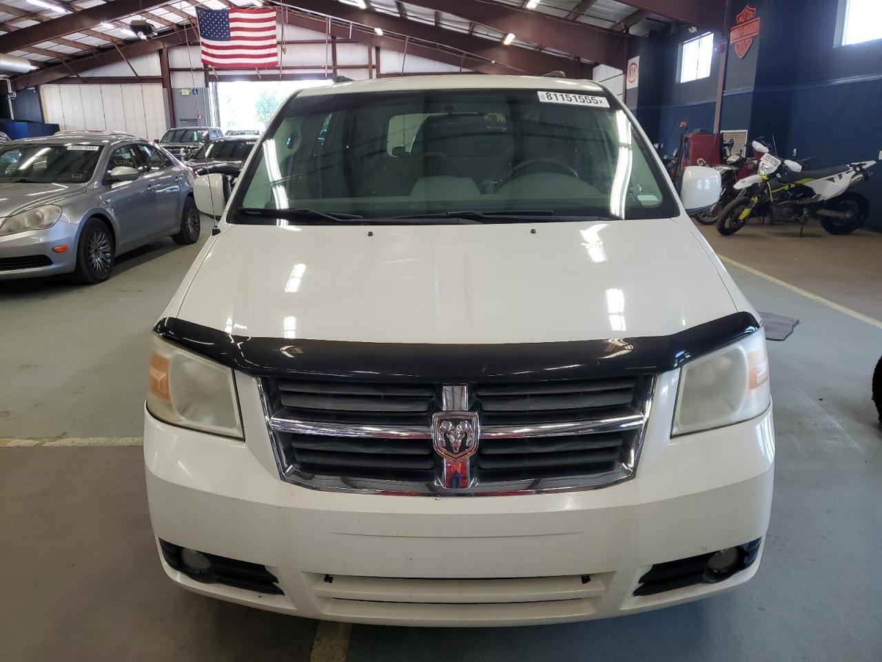 2010 Dodge Grand Caravan Crew - Image 5