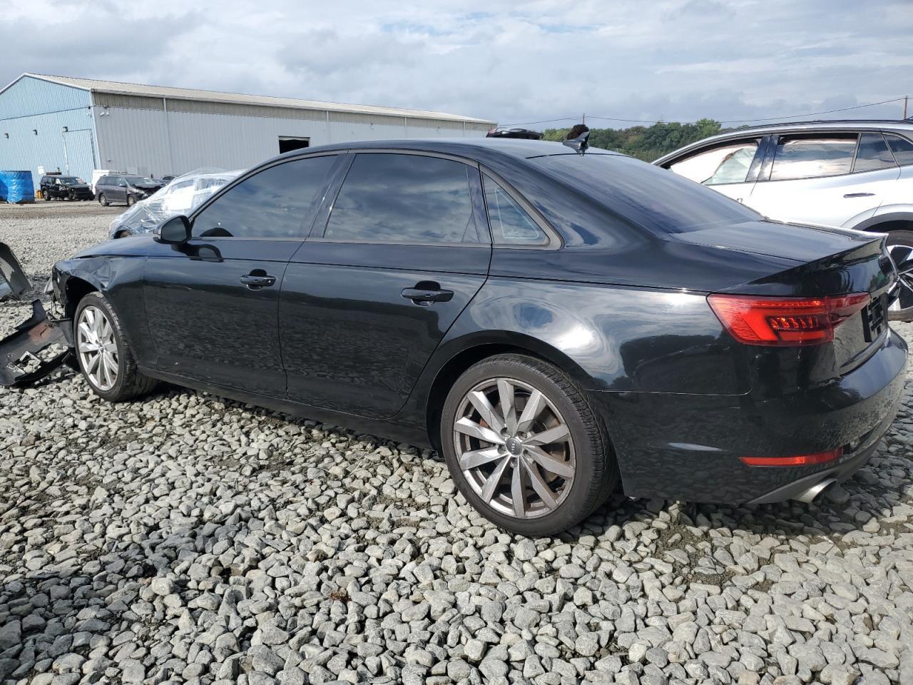 2017 Audi A4 Premium - Фото 2