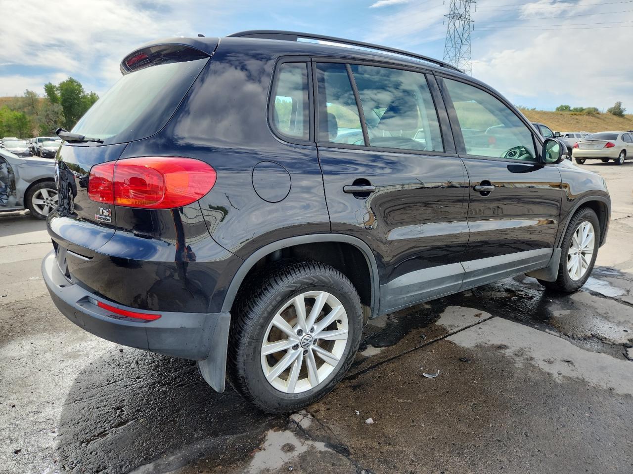 2017 Volkswagen Tiguan S - Фото 3