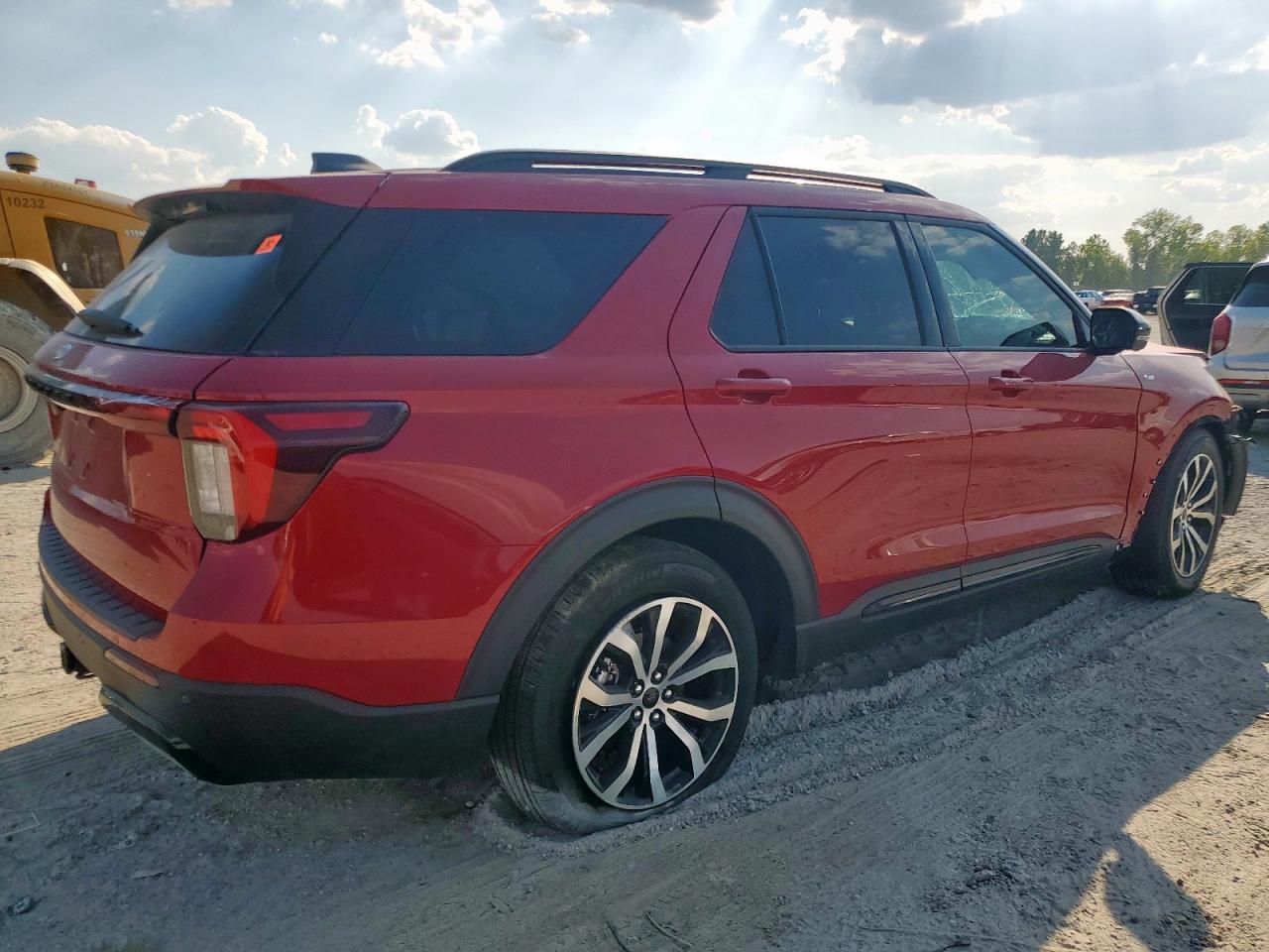2025 Ford Explorer St-Line - Image 3