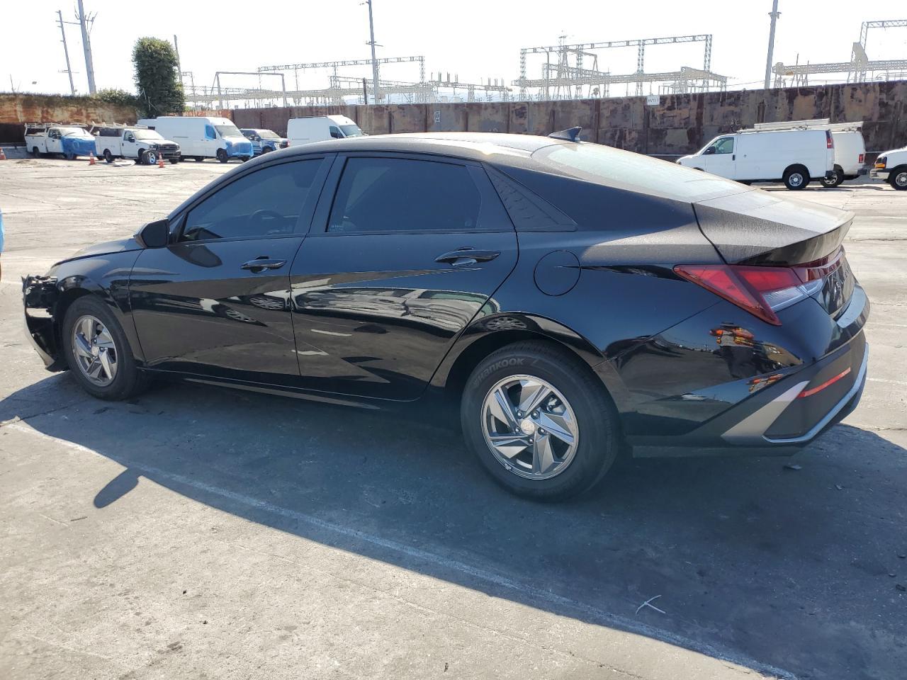 2025 Hyundai Elantra Se - Фото 2