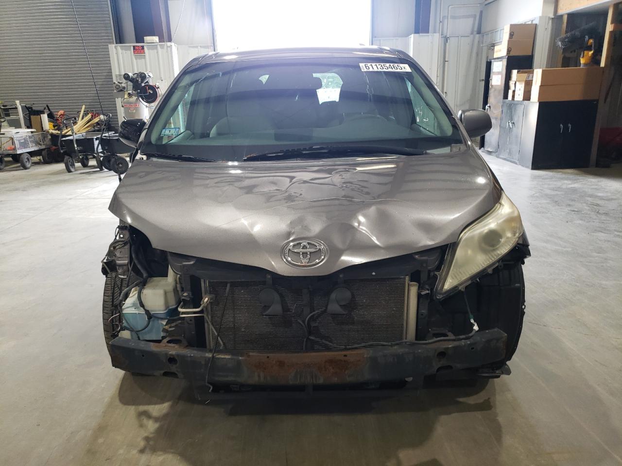 2011 Toyota Sienna Le - Фото 5