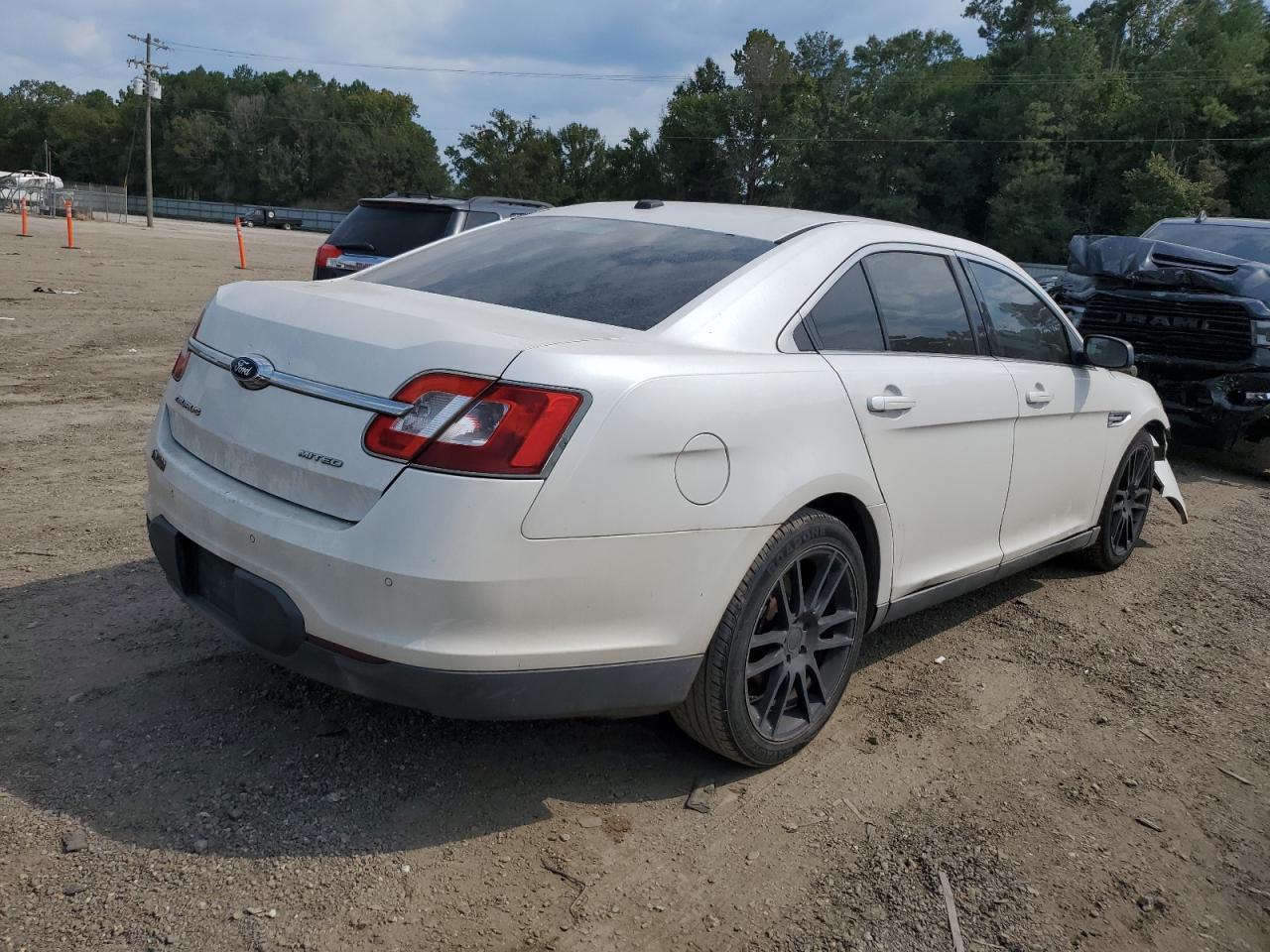 2011 Ford Taurus Limited - Фото 3