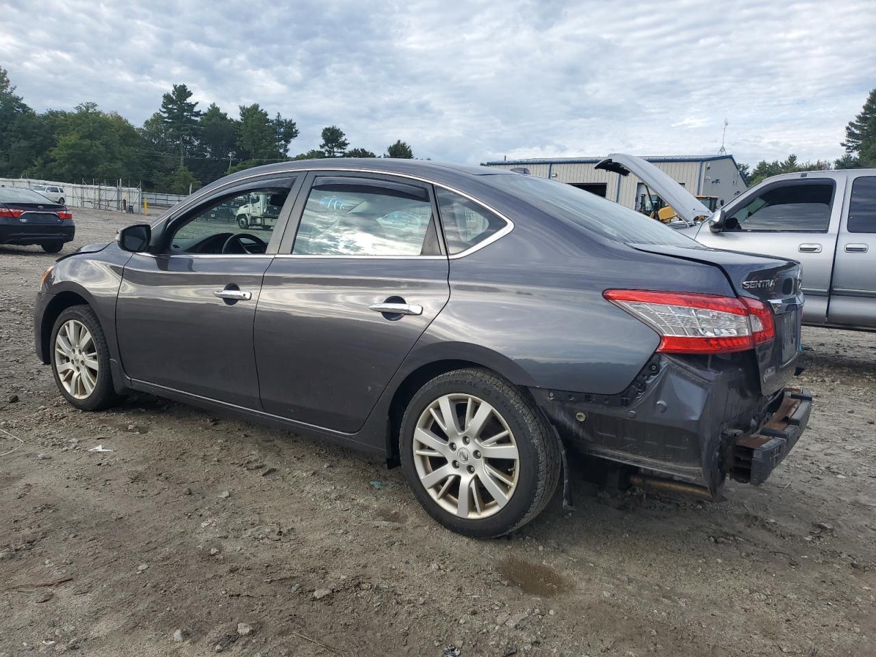 2014 Nissan Sentra S - Фото 2