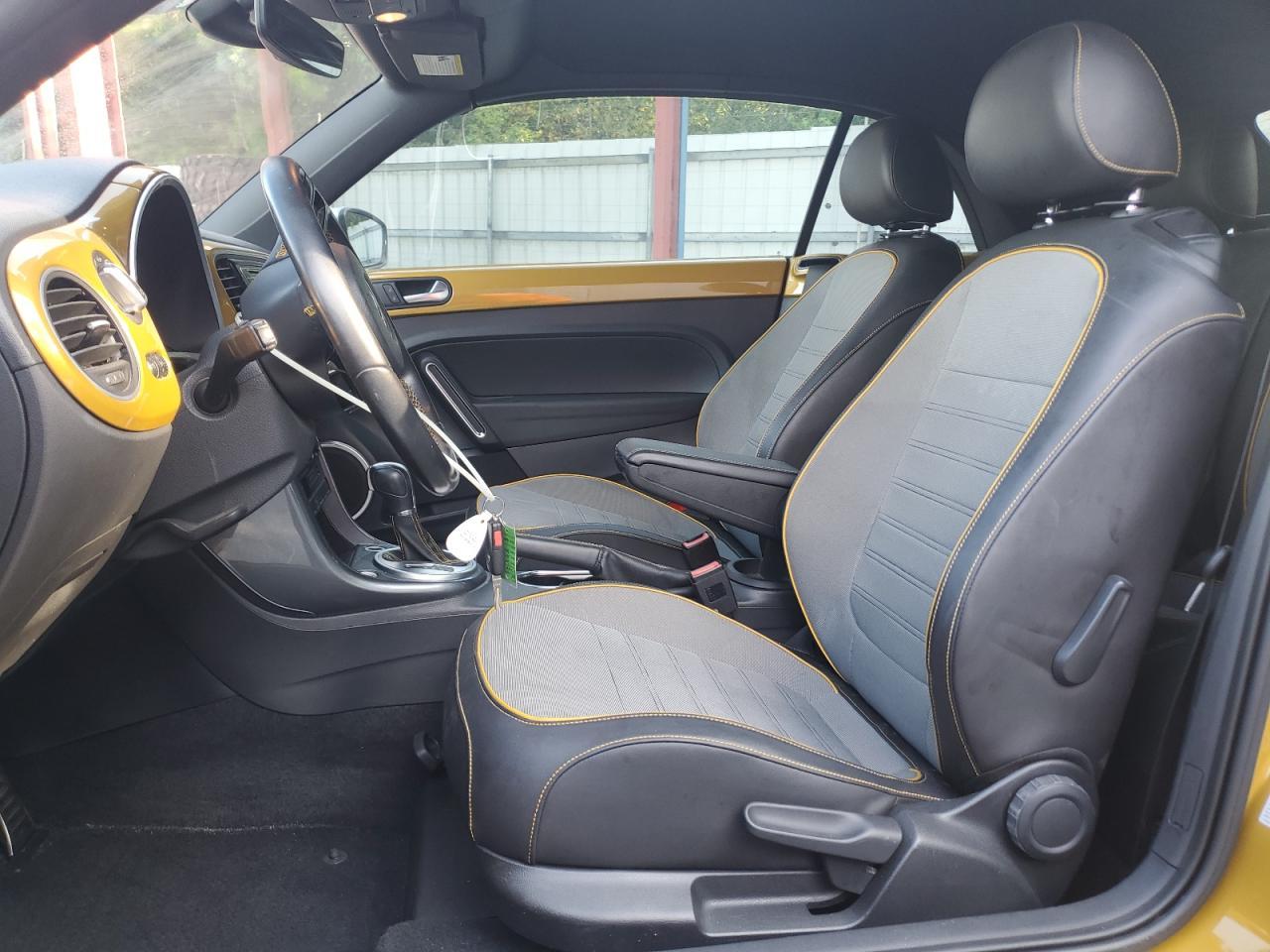 2017 Volkswagen Beetle Dune - Image 7