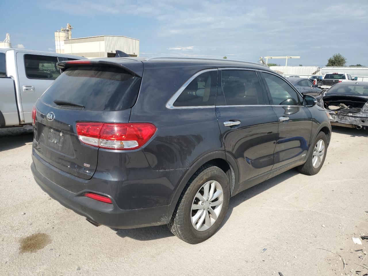 2017 Kia Sorento Lx - Image 3