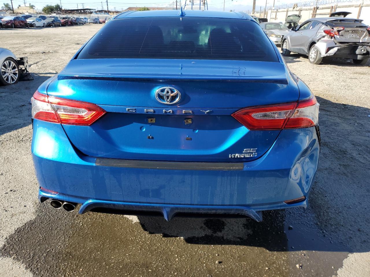 2020 Toyota Camry Se - Фото 6