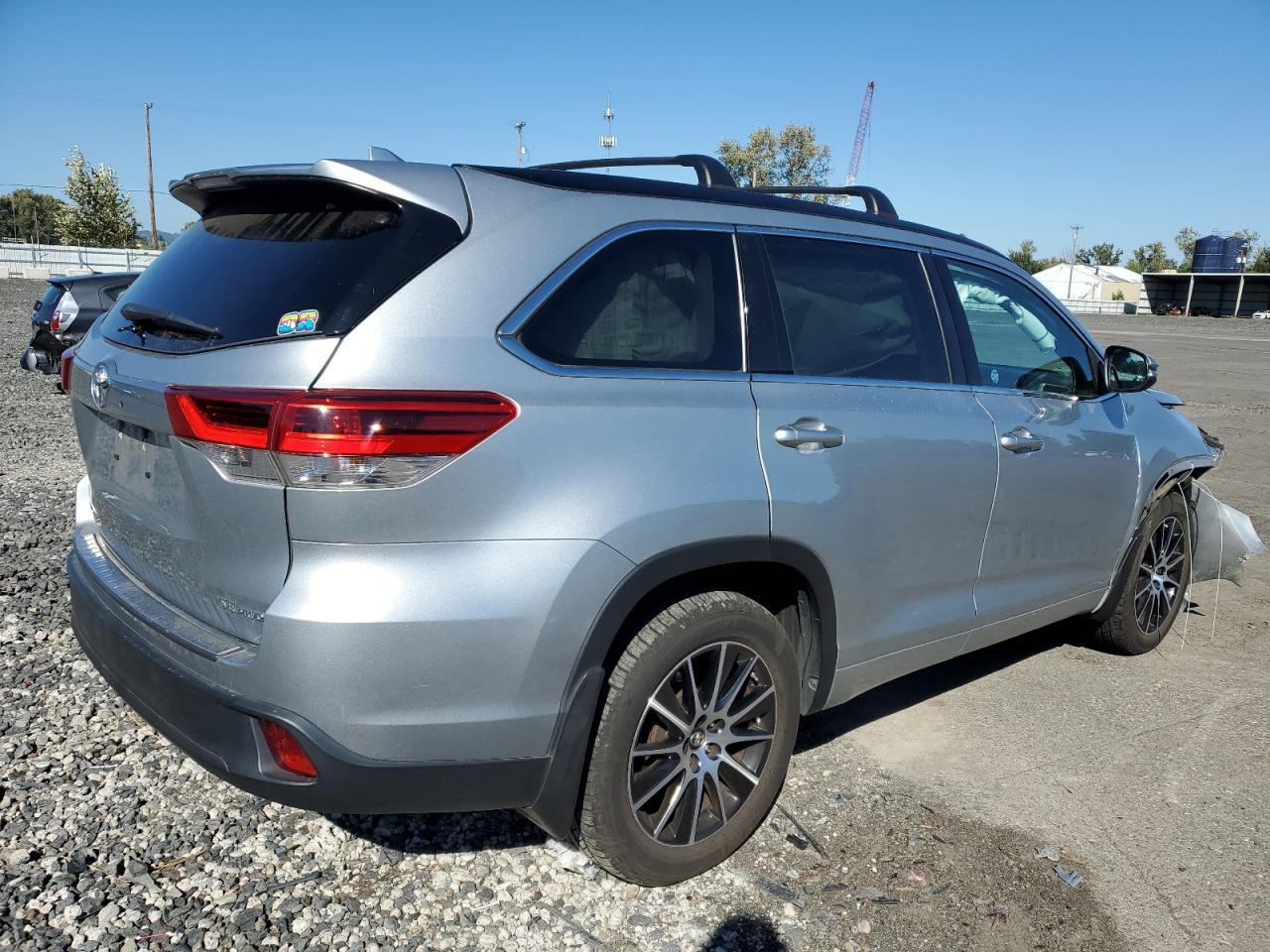 2017 Toyota Highlander Se - Фото 3