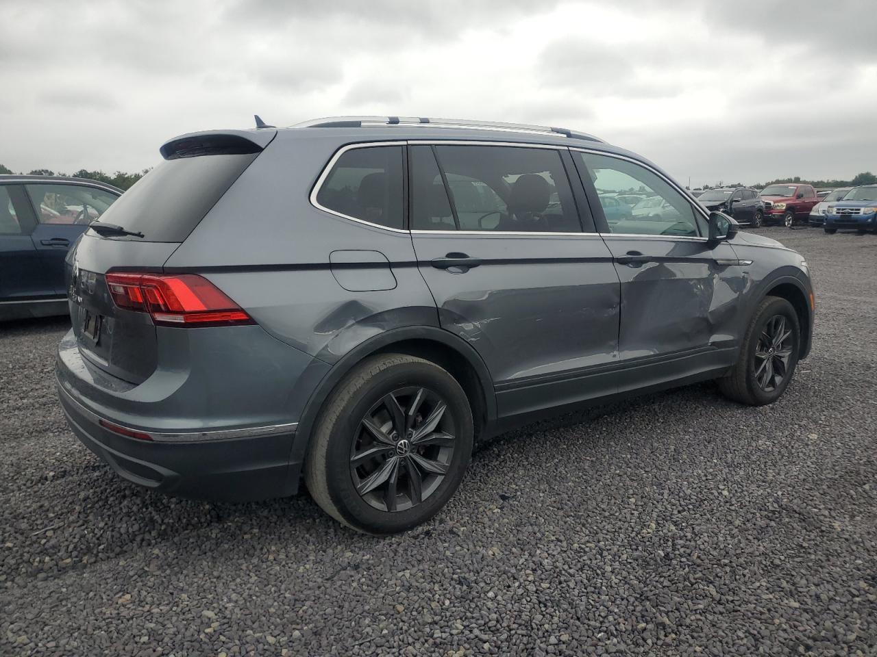 2024 Volkswagen Tiguan Se - Image 3