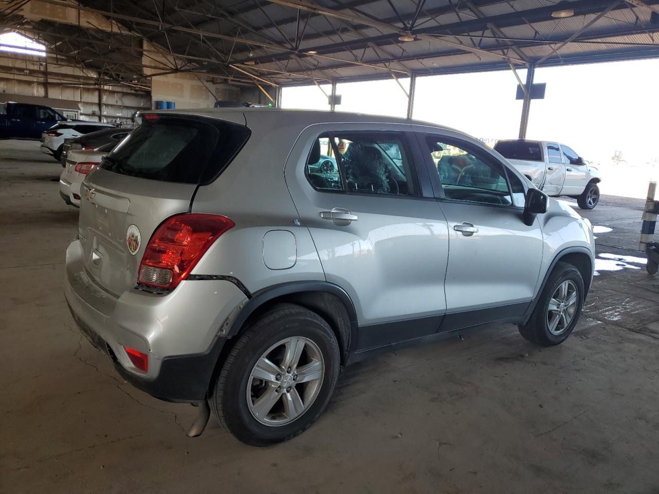 2018 Chevrolet Trax Ls - Image 3