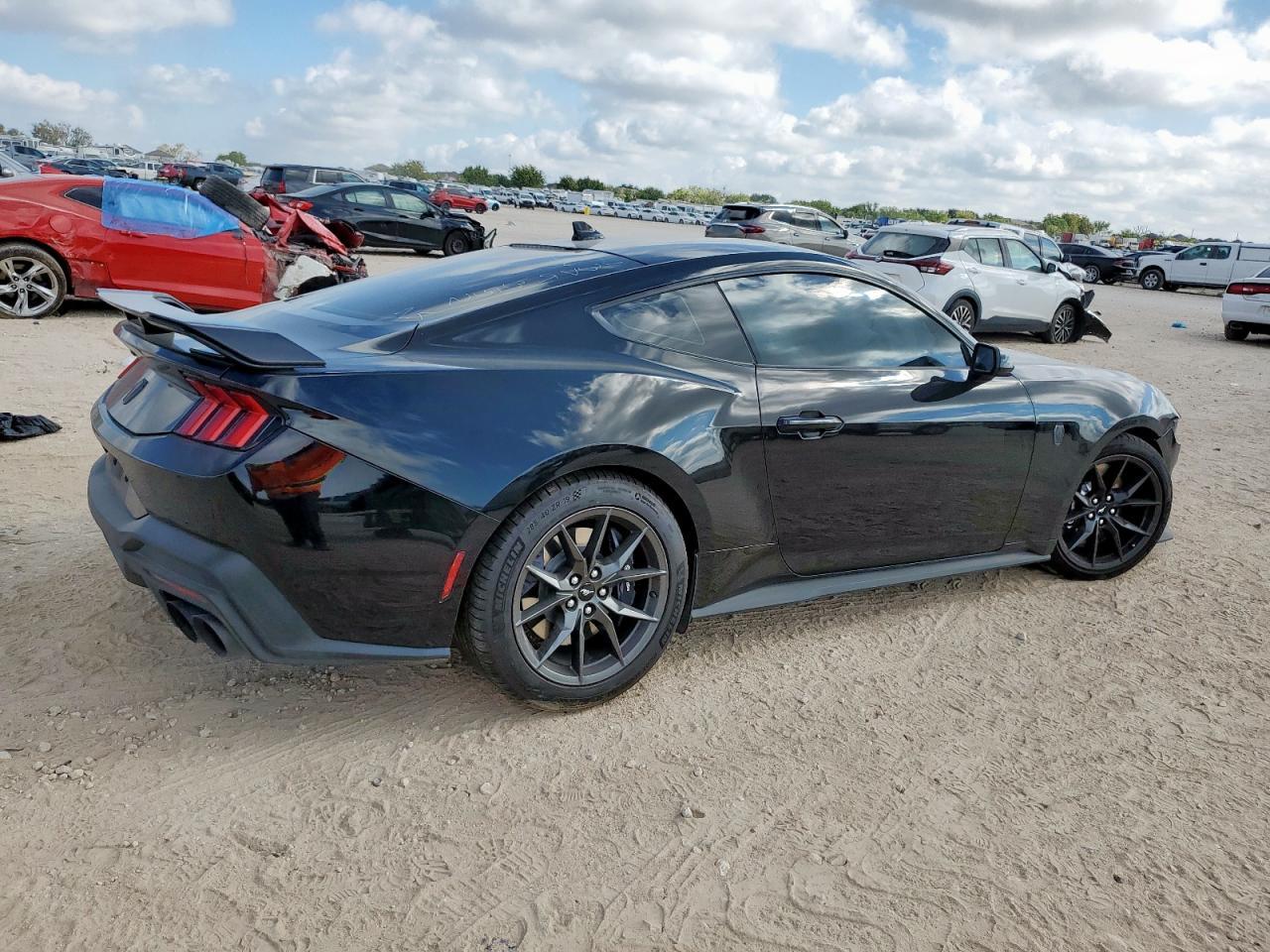 2024 Ford Mustang Dark Horse - Фото 3