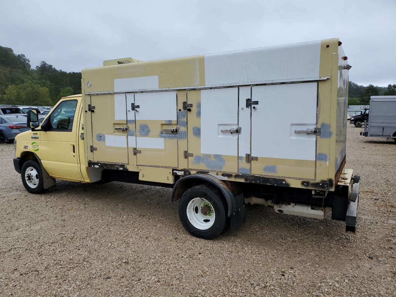 2019 Ford Econoline E450 Super Duty Cutaway Van - Фото 2