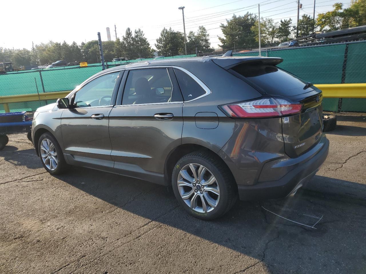 2019 Ford Edge Titanium - Image 2