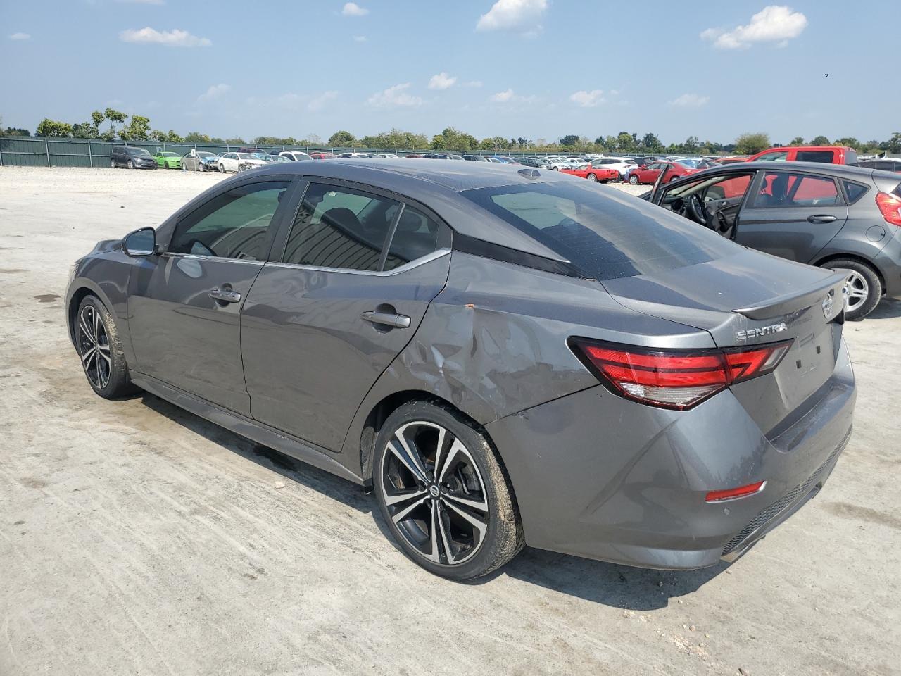 2021 Nissan Sentra Sr - Фото 2