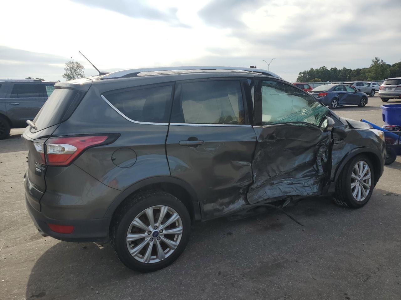 2017 Ford Escape Titanium - Фото 3