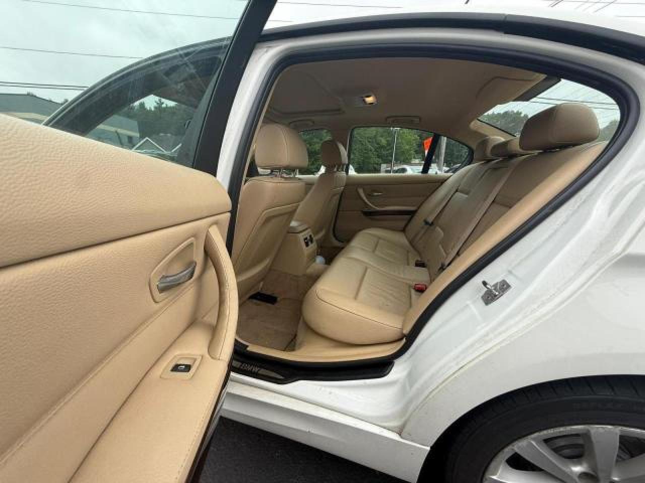 2011 BMW 328 Xi Sulev - Image 6