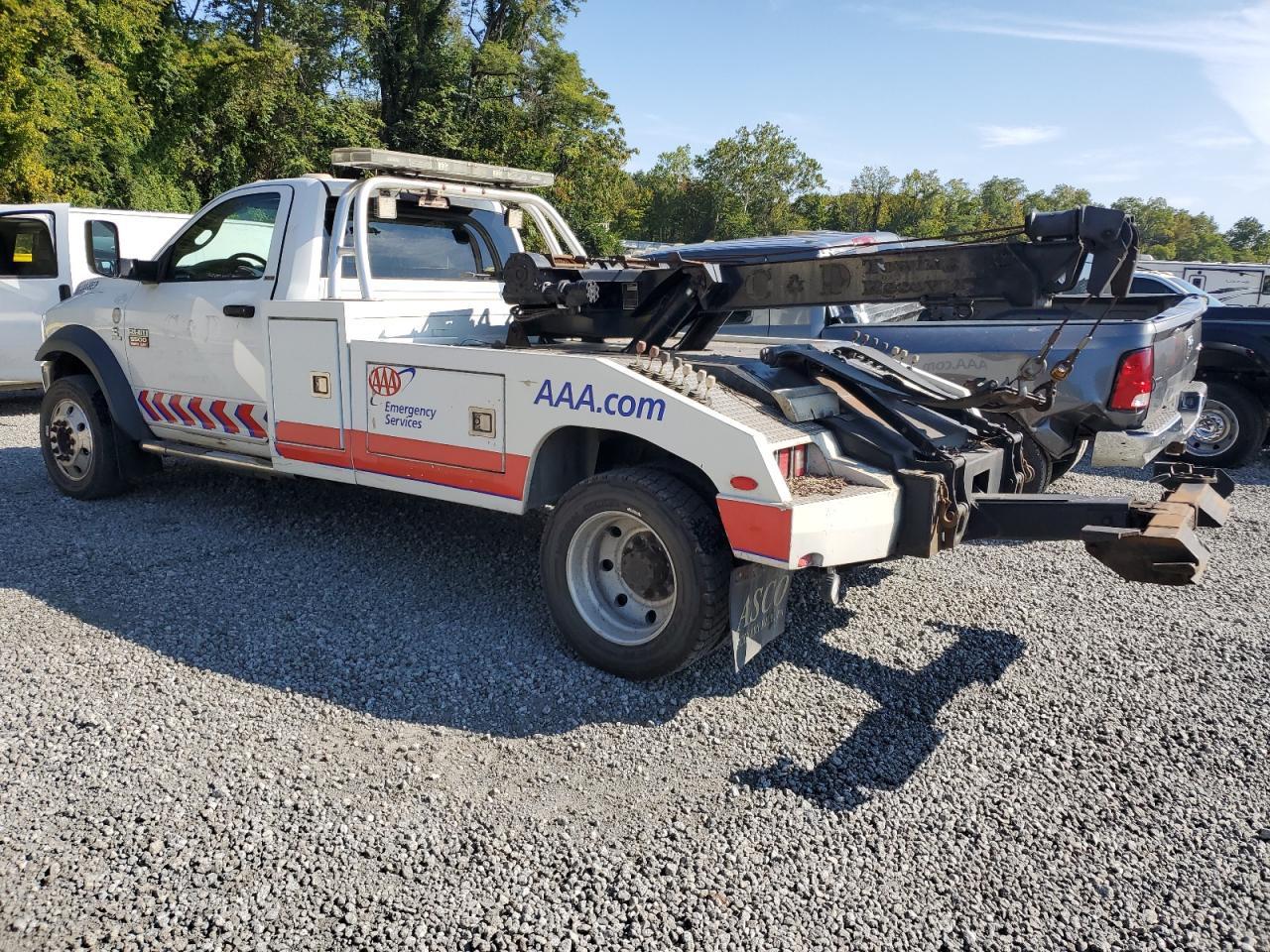 2012 Dodge Ram 5500 St - Image 2