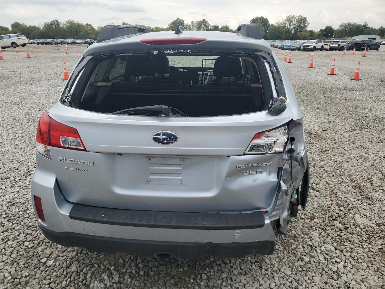 2013 Subaru Outback 3.6R Limited - Image 6