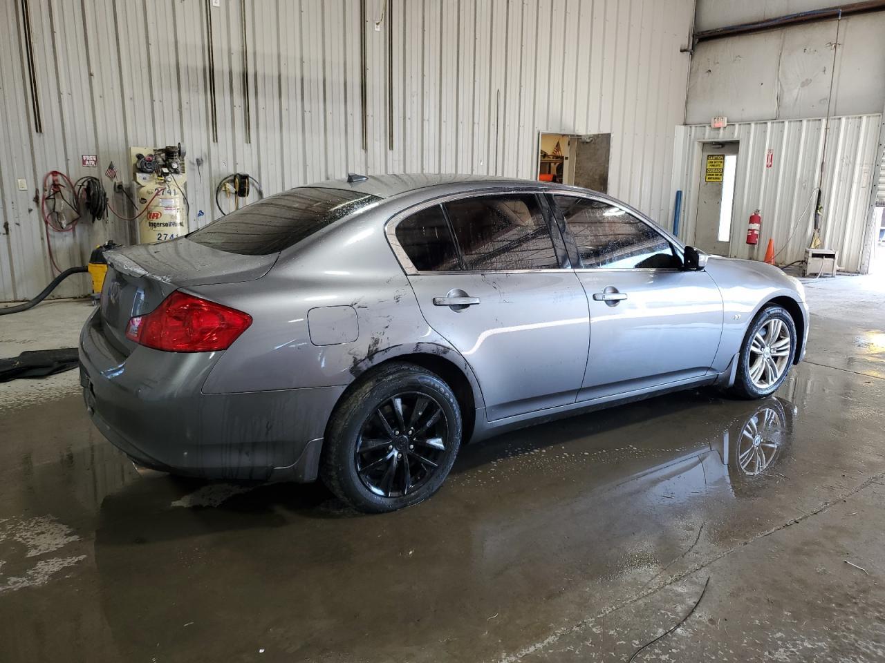 2015 Infiniti Q40 - Image 3