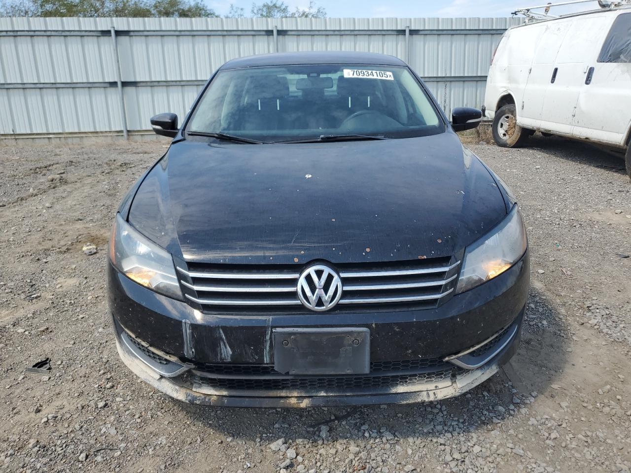 2014 Volkswagen Passat S - Image 5