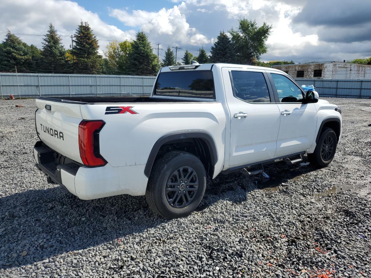 2024 Toyota Tundra Crewmax Sr - Image 3