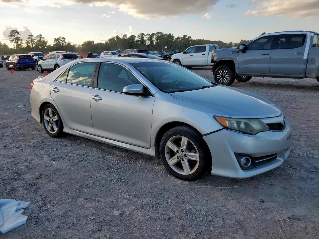 2014 Toyota Camry L - Фото 4