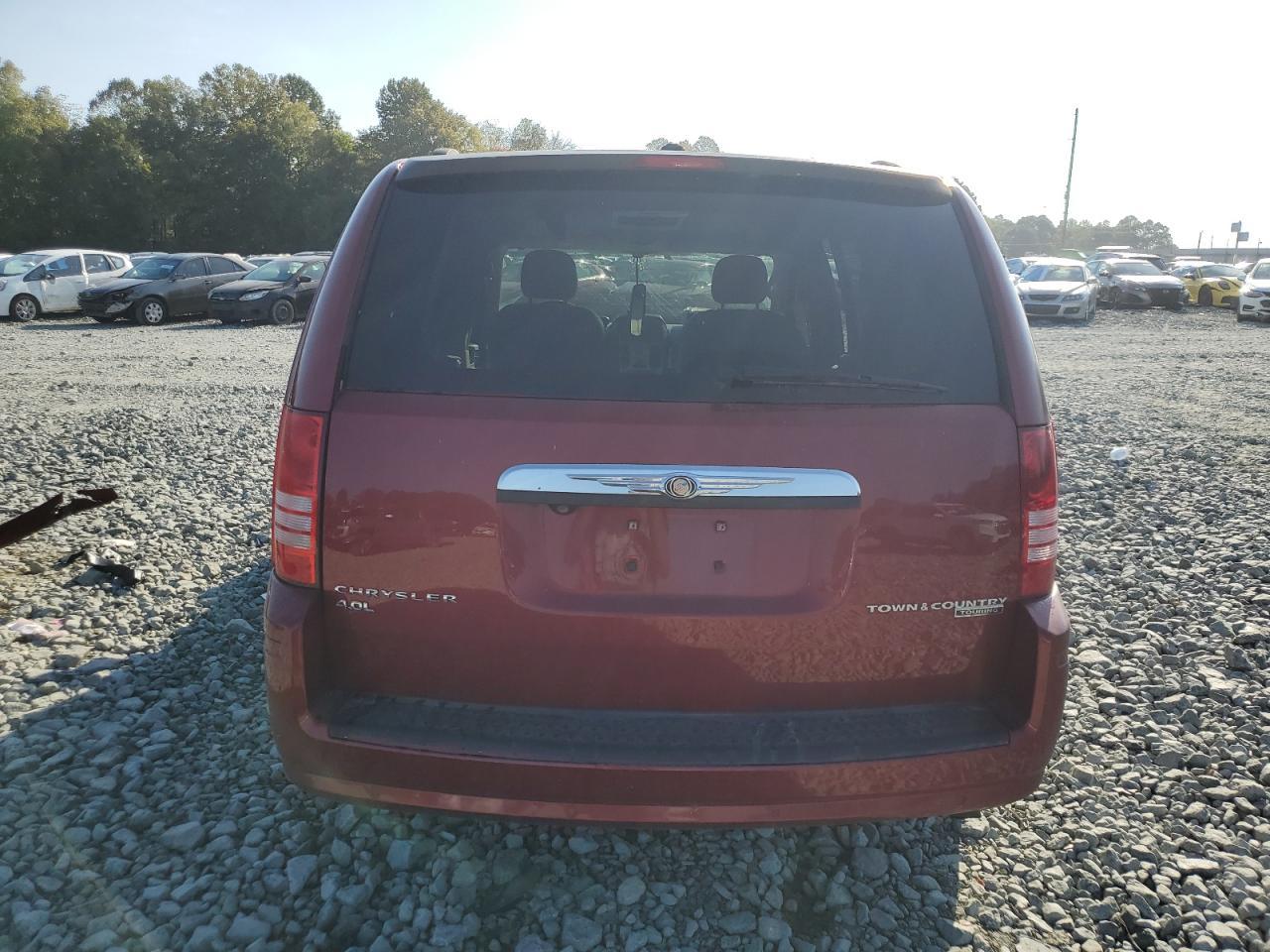 2010 Chrysler Town & Country Touring Plus - Фото 6