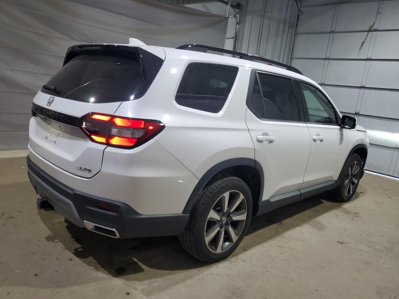 2023 Honda Pilot Elite - Image 3