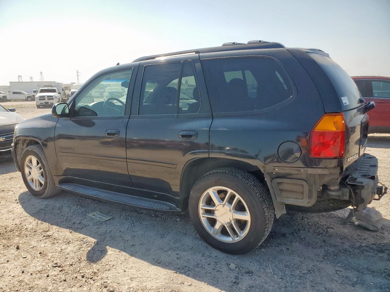 2008 GMC Envoy Denali - Image 2