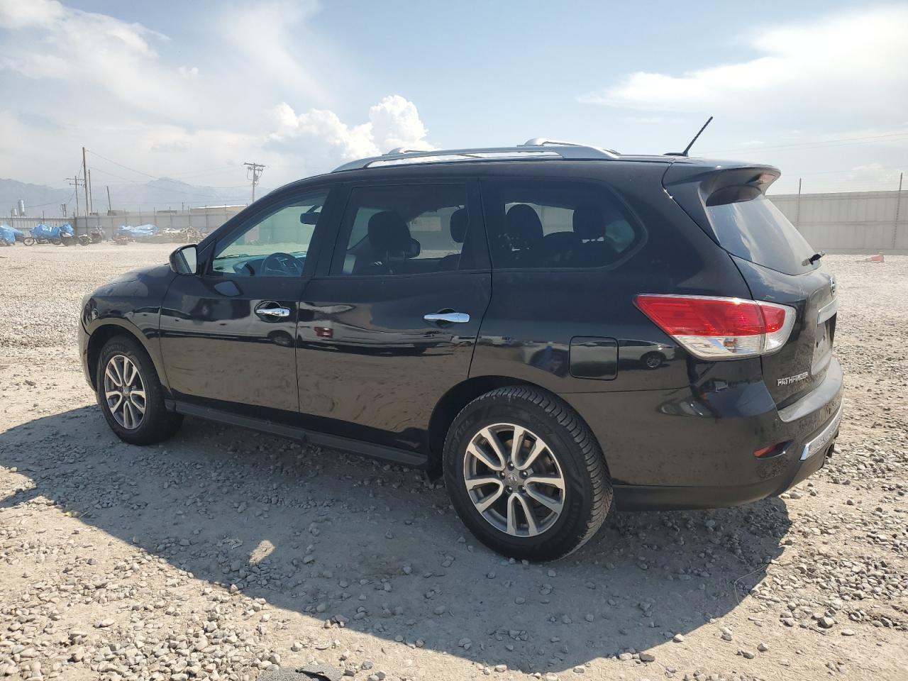 2015 Nissan Pathfinder S - Фото 2