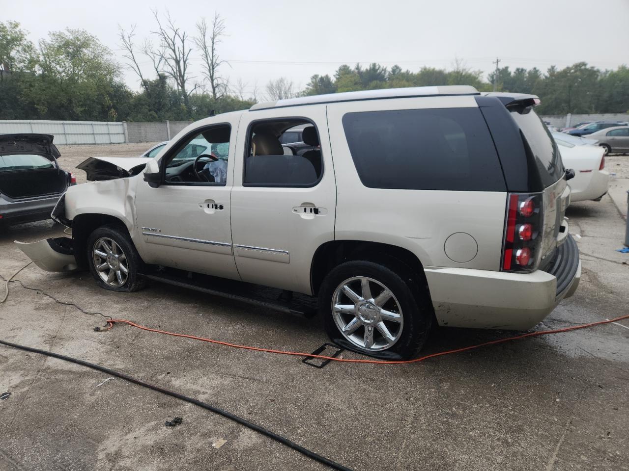 2013 GMC Yukon Denali - Фото 2