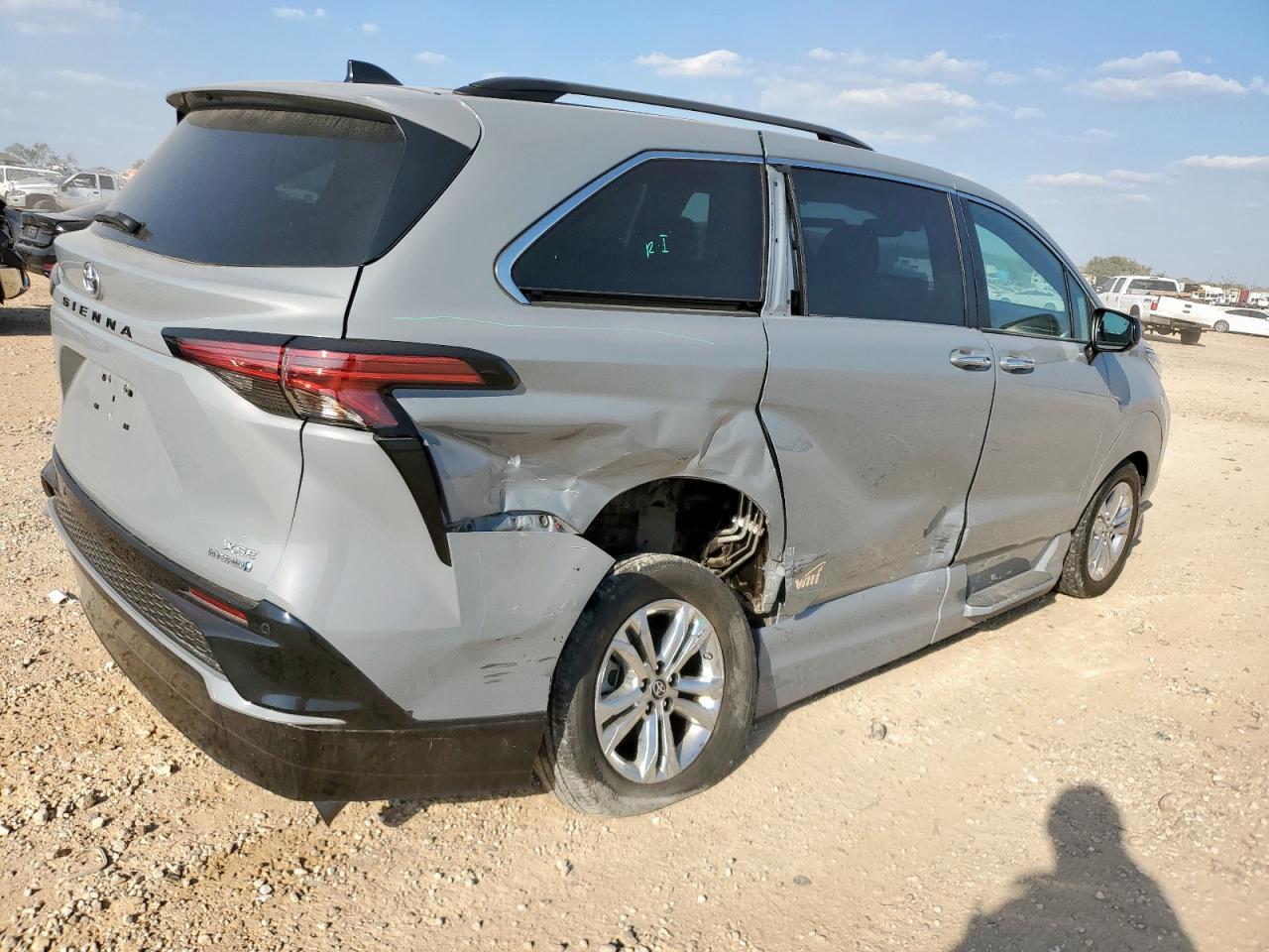 2023 Toyota Sienna Xse - Фото 3