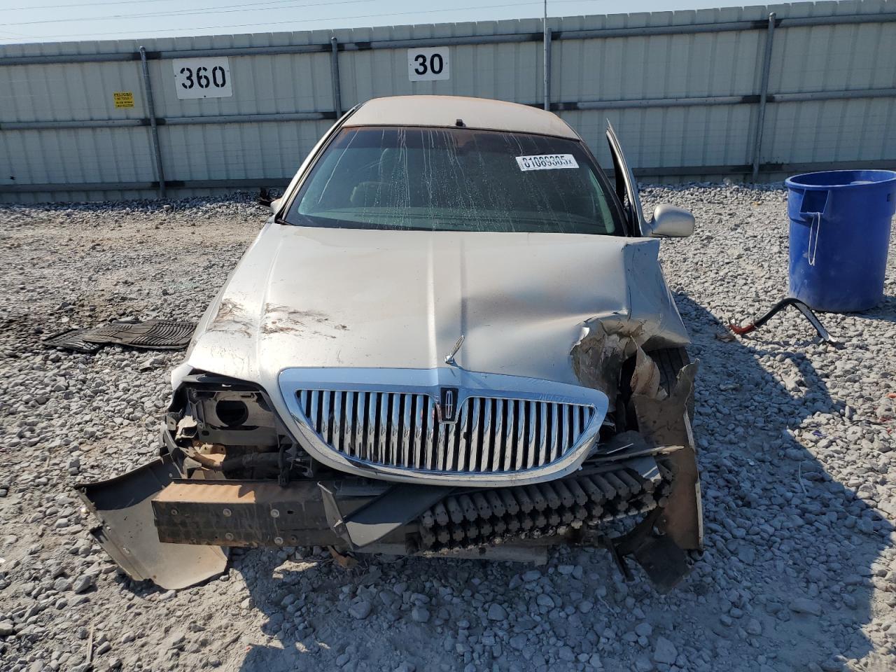 2008 Lincoln Town Car Signature Limited - Image 5